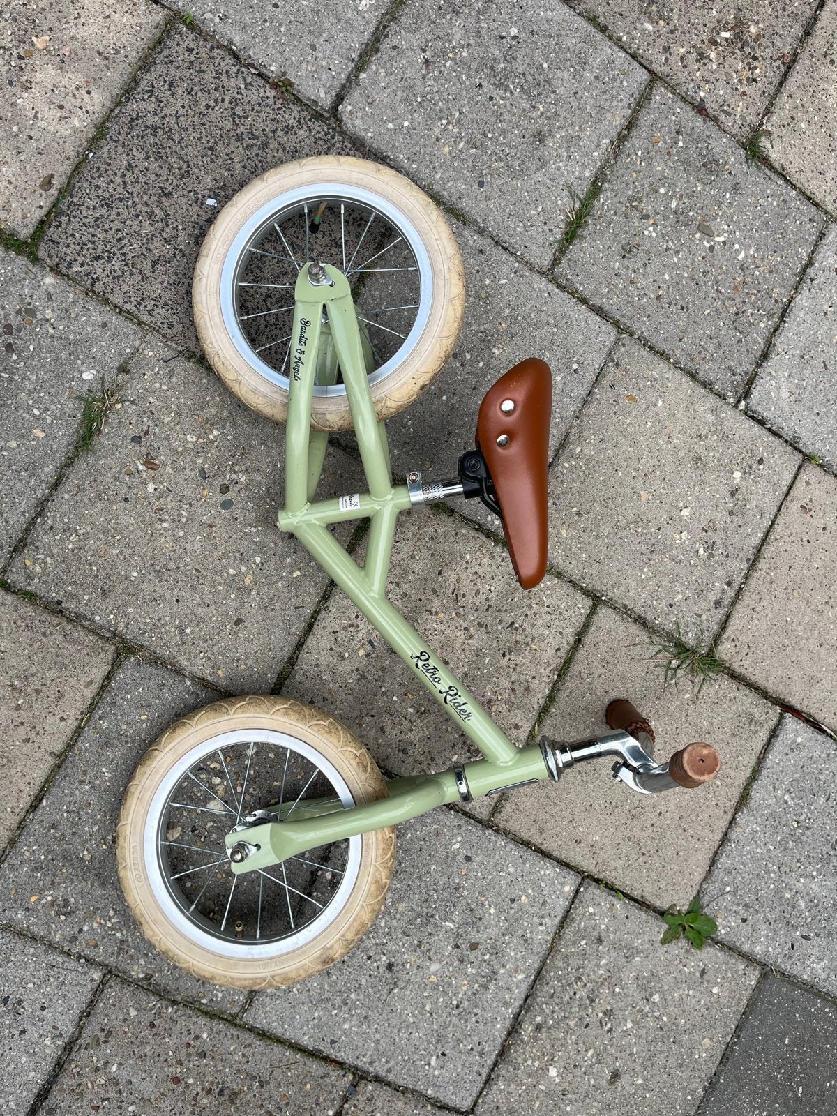 Retro Rider loopfiets - Voorband lekt, Fietsen en Brommers, Ophalen, Gebruikt, Minder dan 16 inch