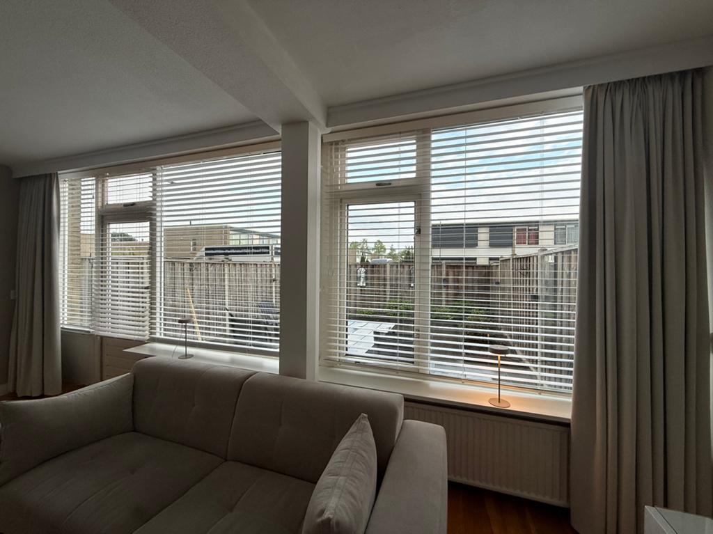 Houten jalozie, Huis en Inrichting, Stoffering | Gordijnen en Lamellen, Ophalen of Verzenden, Zo goed als nieuw, Wit, 200 cm of meer