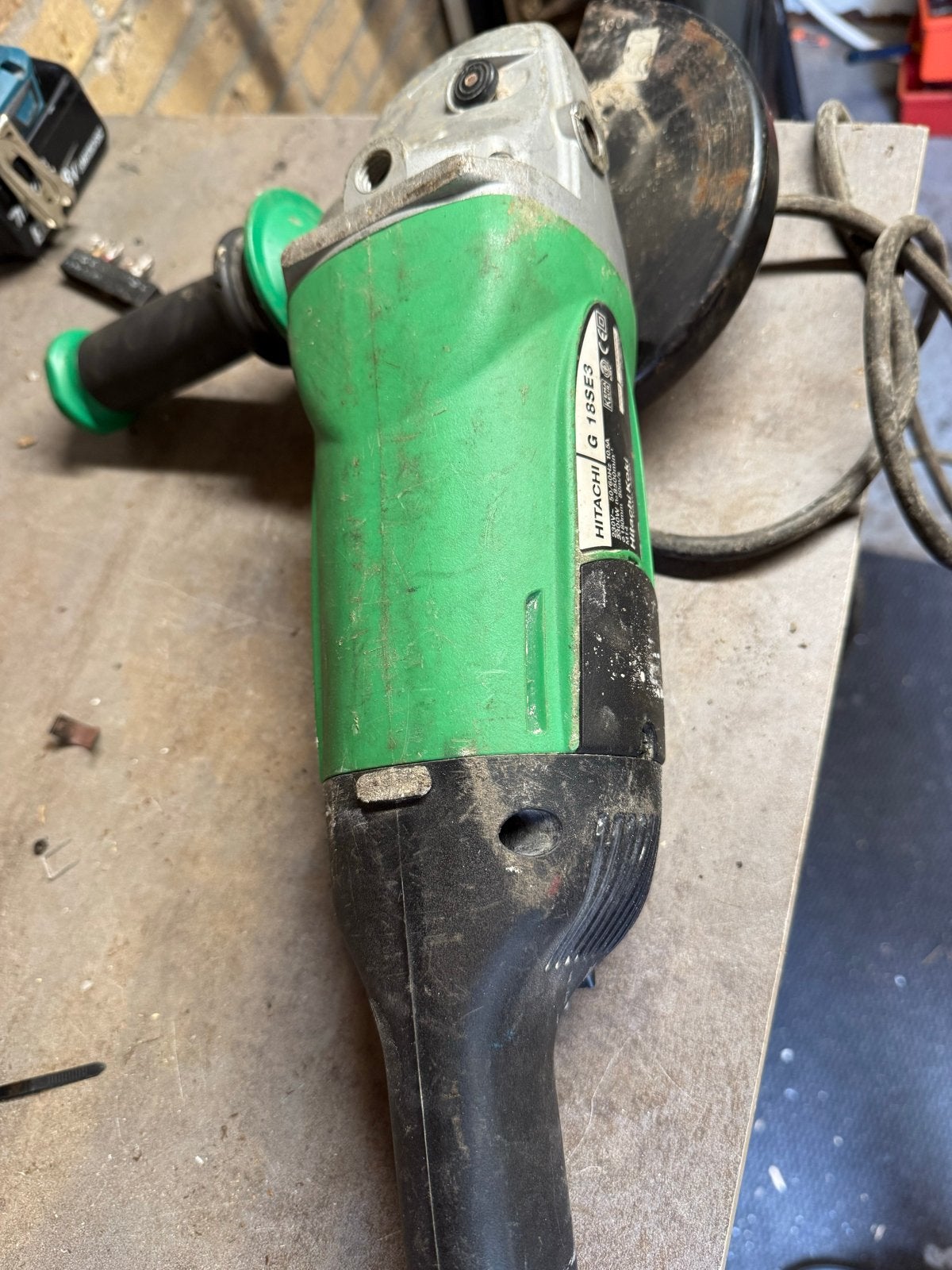 Hitachi G 18SE3 Haakse Slijpmachine 2300W, Ophalen, Gebruikt, 1000 watt of meer, Haakse handslijpmachine