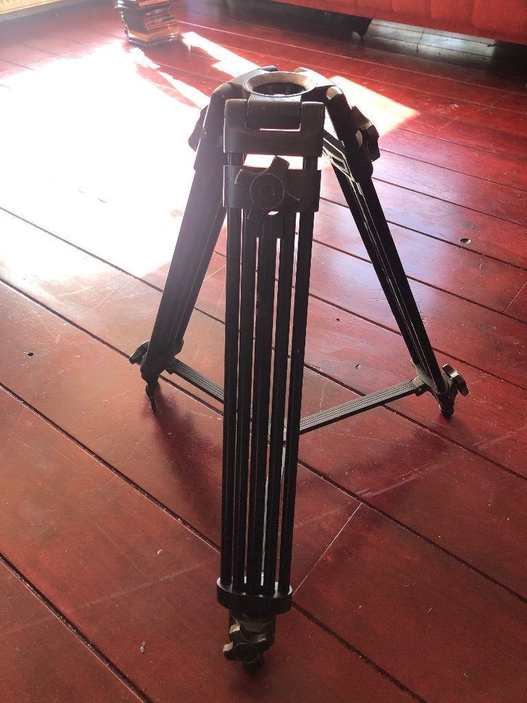 Videostatief konig tripod110, Ophalen of Verzenden, Gebruikt, 150 tot 175 cm, Driepoot