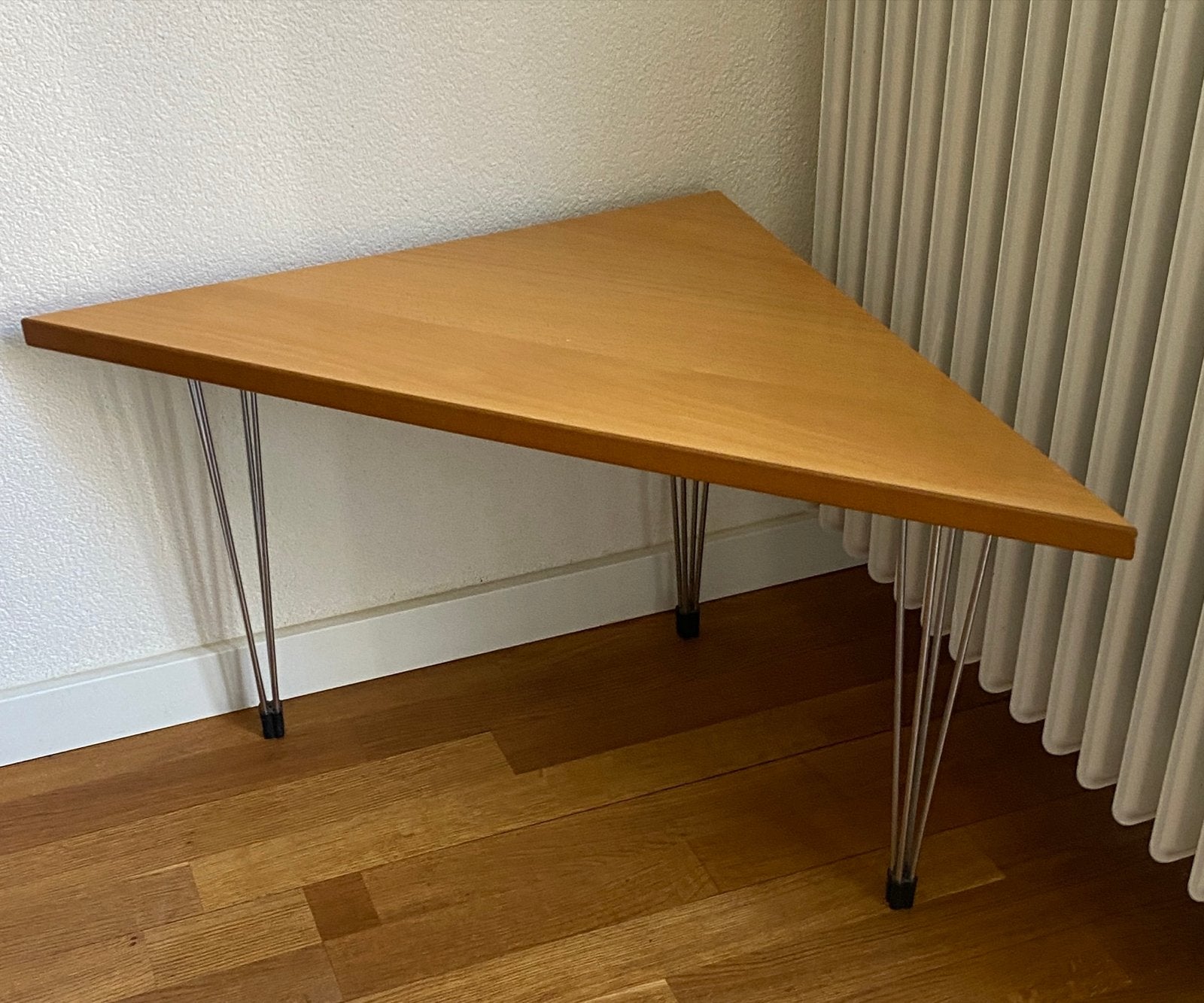 Vintage bijzettafel.Deens design.Fritz Hansen Pin-Age, Huis en Inrichting, Tafels | Bijzettafels, Gebruikt, Overige vormen, Minder dan 45 cm