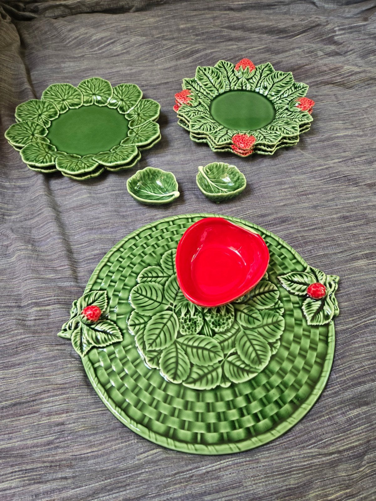 Bordello, Pinheiro, Portugal, de aardbei, tomaat en kool, Huis en Inrichting, Keuken | Servies, Ophalen, Overige stijlen, Schaal of Schalen