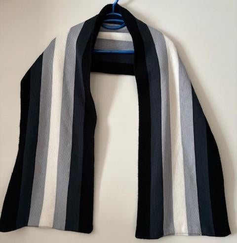 Lange wollen Sjaal - dubbeldik - 160 x 28cm - zgan, Kleding | Heren, Mutsen, Sjaals en Handschoenen, Ophalen of Verzenden, Zo goed als nieuw