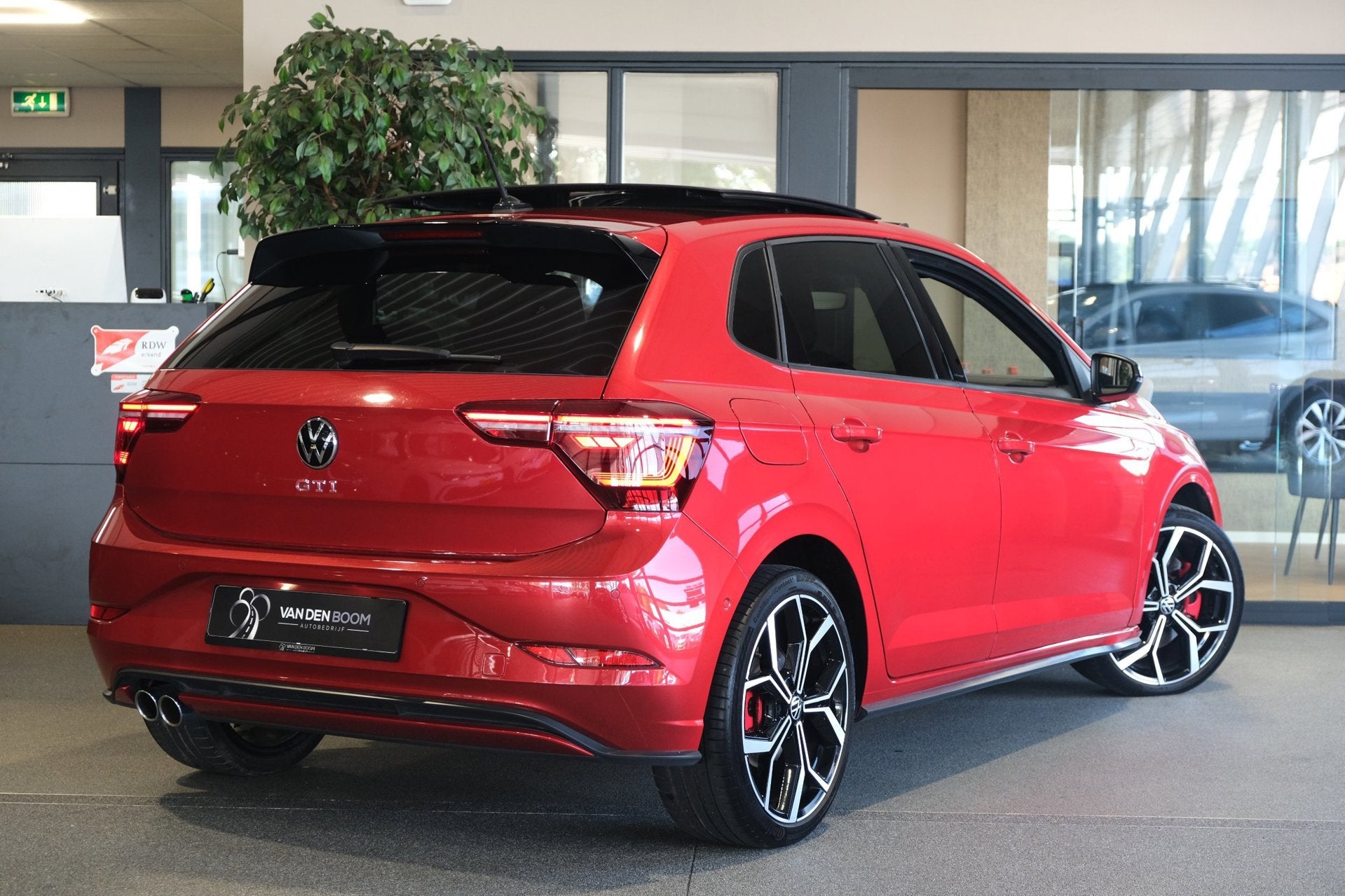 Volkswagen Polo 2.0 TSI GTI 207PK DSG Facelift Pano IQ Matri, 15 km/l, Gebruikt, 4 cilinders, Leder en Stof