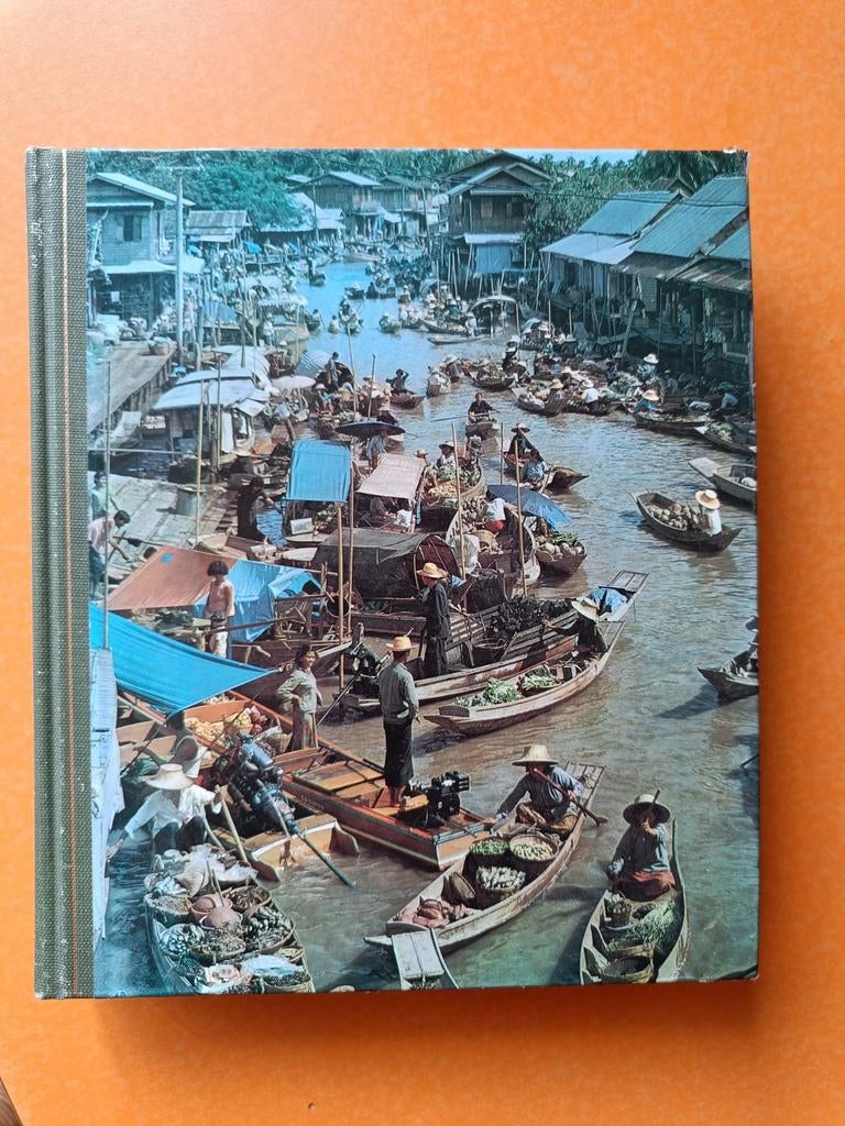Rond de Wereld Thuis - Prachtig Geïllustreerd Reisboek, Boeken, Overige merken, Europa, Ophalen of Verzenden, Zo goed als nieuw
