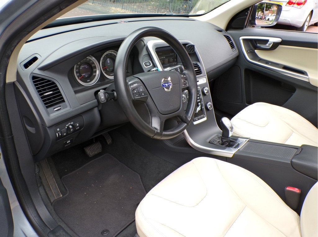 Volvo XC60 3.0 T6 Momentum Van 1e eigenaar aantoonbaar, Auto's, Volvo, Automaat, Gebruikt, 2953 cc, Leder