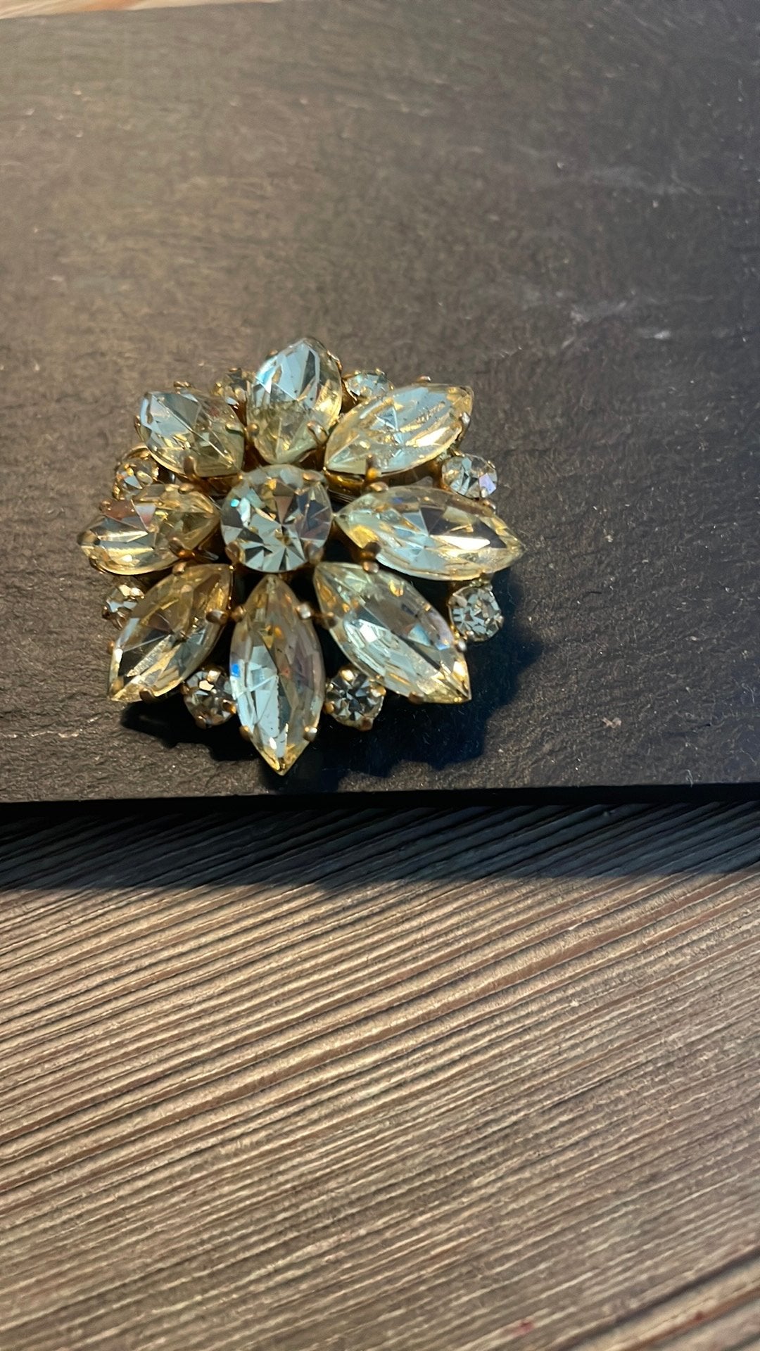 Vintage broche, Ophalen of Verzenden, Zo goed als nieuw, Overige materialen