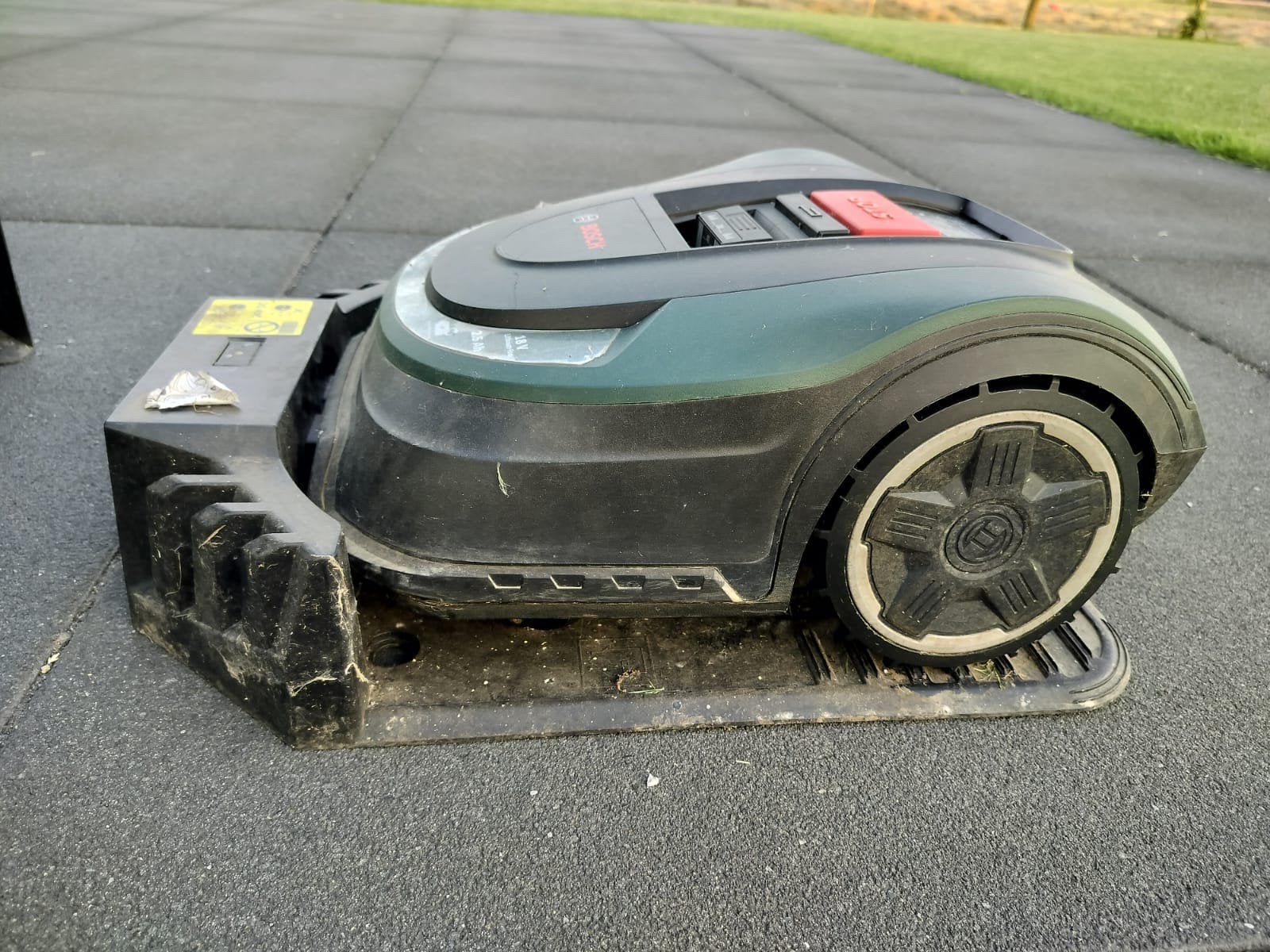 Bosch Indego M700 robotgrasmaaier, Tuin en Terras, Robotmaaiers, Zo goed als nieuw, Ophalen