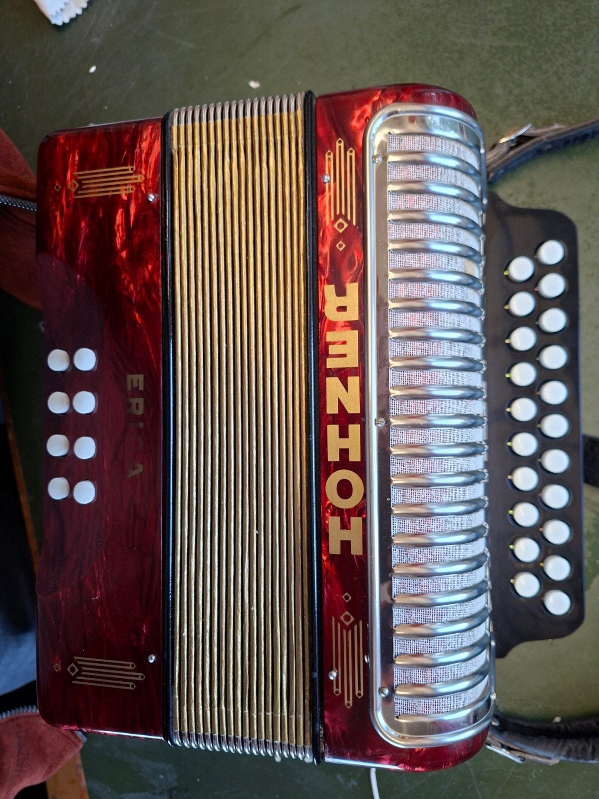 Hohner Erica Diatonische Harmonica C-F, Gebruikt, Met riemen, Overige formaten, Ophalen of Verzenden