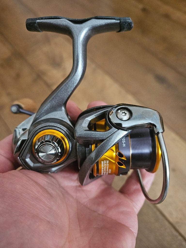Daiwa Silver Creek MQ LT 2000S-H [NIEUW IN DOOS!] 🐟, Watersport en Boten, Hengelsport | Algemeen, Verzenden, Nieuw, Molen