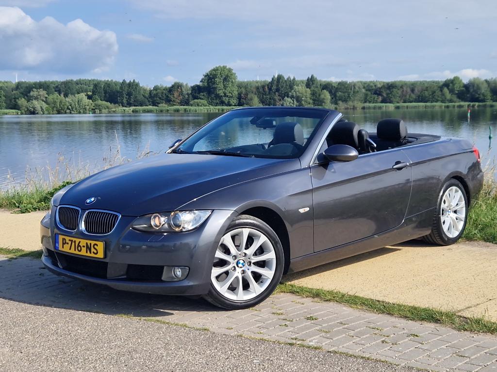 BMW 335i Cabrio High Executive 306PK | Youngtimer | BTW-auto, Auto's, Automaat, Achterwielaandrijving, Cabriolet, 4 stoelen