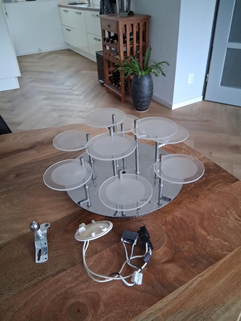 Moderne plafondlamp met 9 glazen schijven - Freelight, Ophalen of Verzenden, Gebruikt, Glas, Modern, Hedendaags