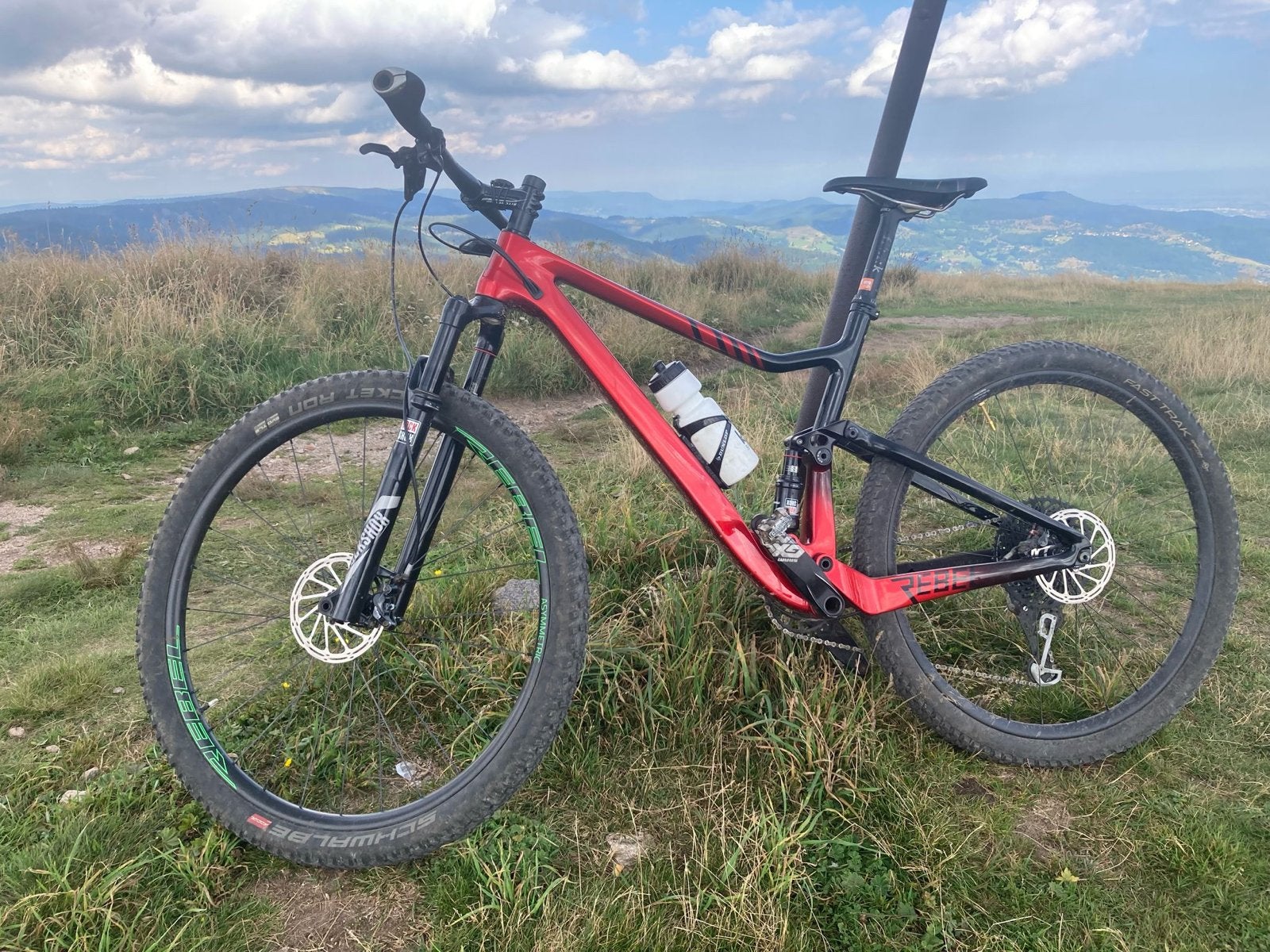 Rebel Full Suspension Carbon Mountainbike 1x12 Schijfremmen, Fietsen en Brommers, Fietsen | Mountainbikes en ATB, Fully, Ophalen of Verzenden