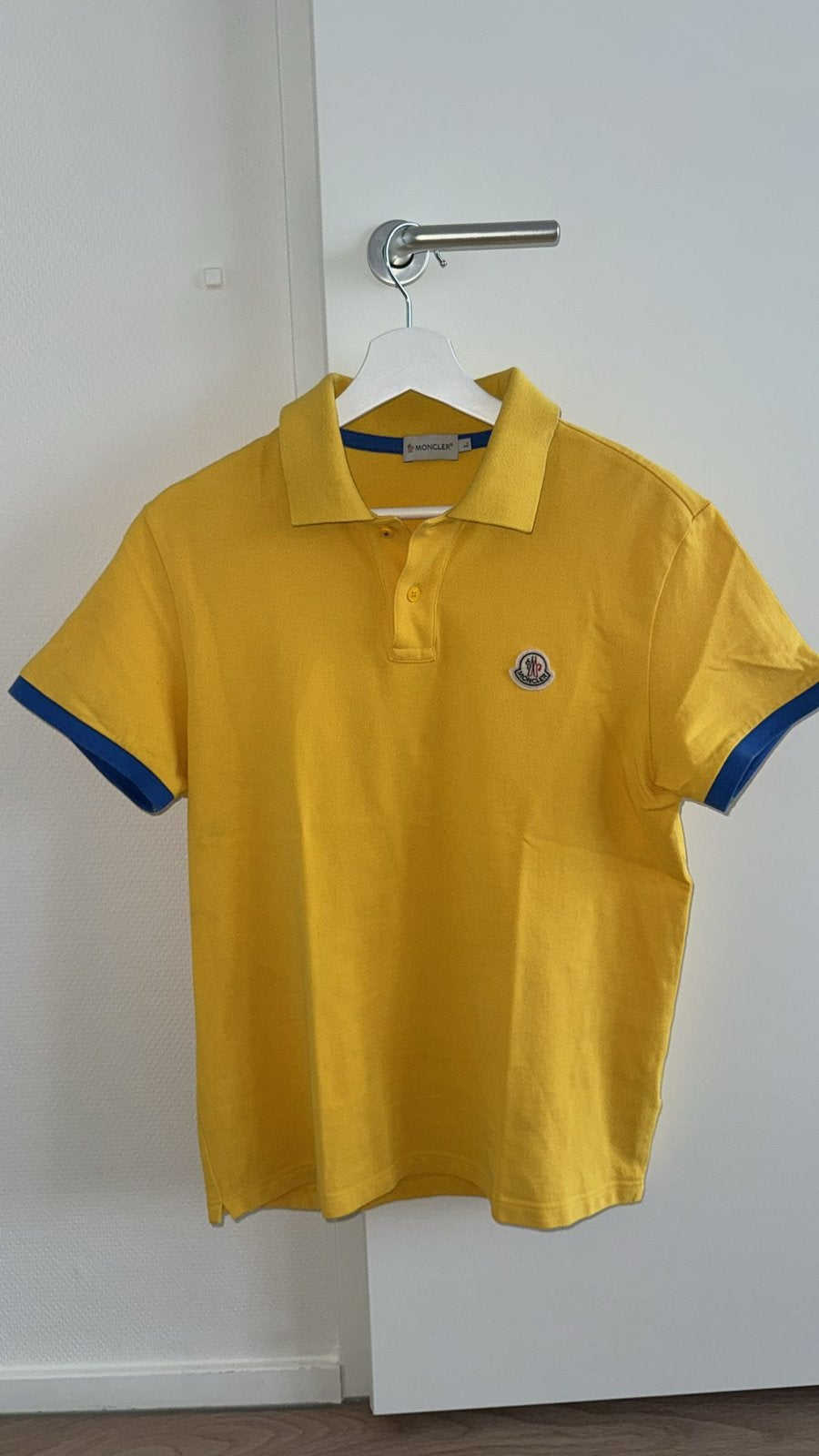 Moncler Mooie Polo/Shirt, Ophalen of Verzenden, Zo goed als nieuw, Maat 52/54 (L), Geel