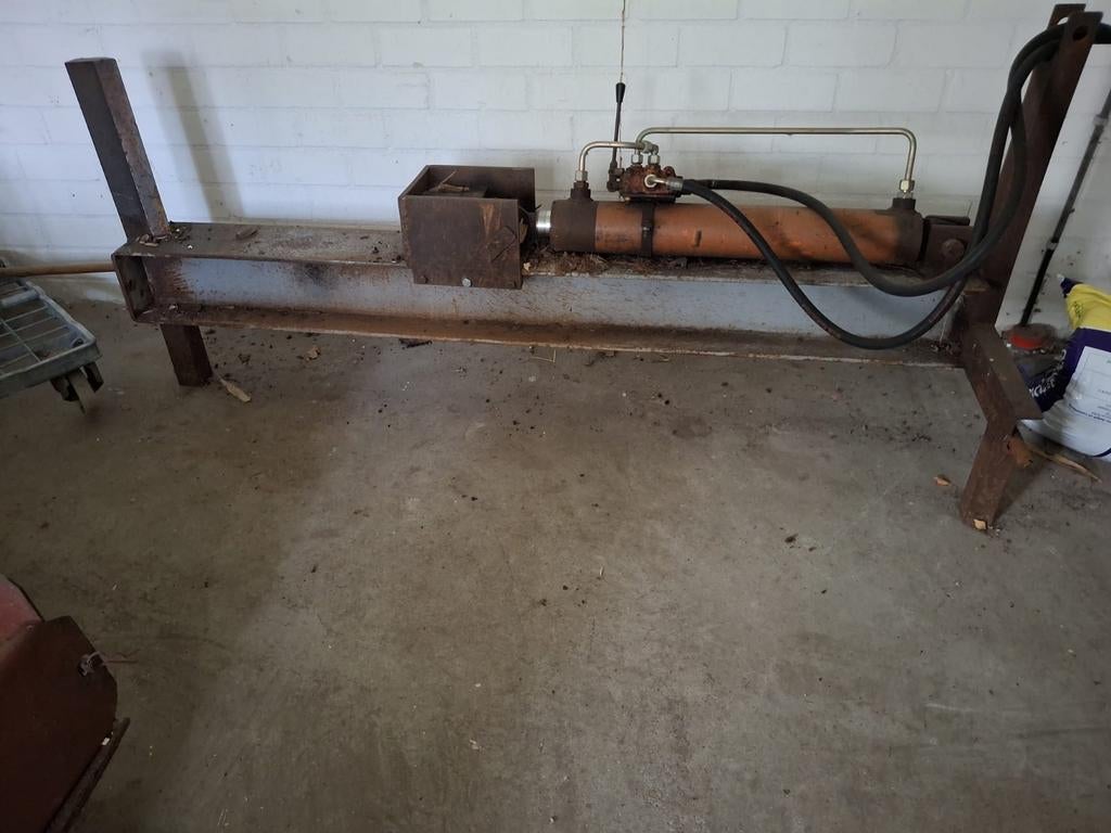 Robuuste liggende houtkloofmachine voor tractor, Ophalen, Gebruikt, Aftakas, Liggend