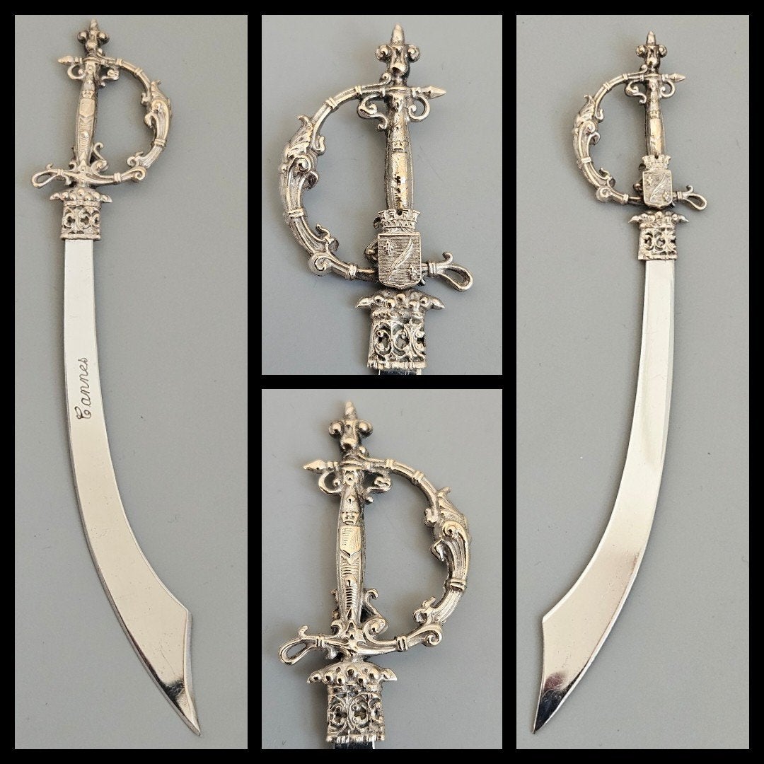 Briefopener in de vorm van een rijk gedecoreerde sabel, Antiek en Kunst, Ophalen of Verzenden