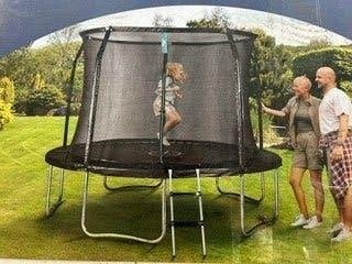 trampoline met veiligheidsnet, Ophalen