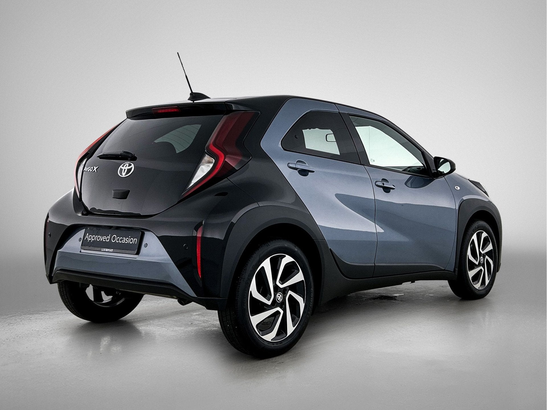 Toyota Aygo X 1.0 VVT-i S-CVT Pulse + | BTW Voertuig | Parke, 12 maanden, Stof, Gebruikt, Zwart