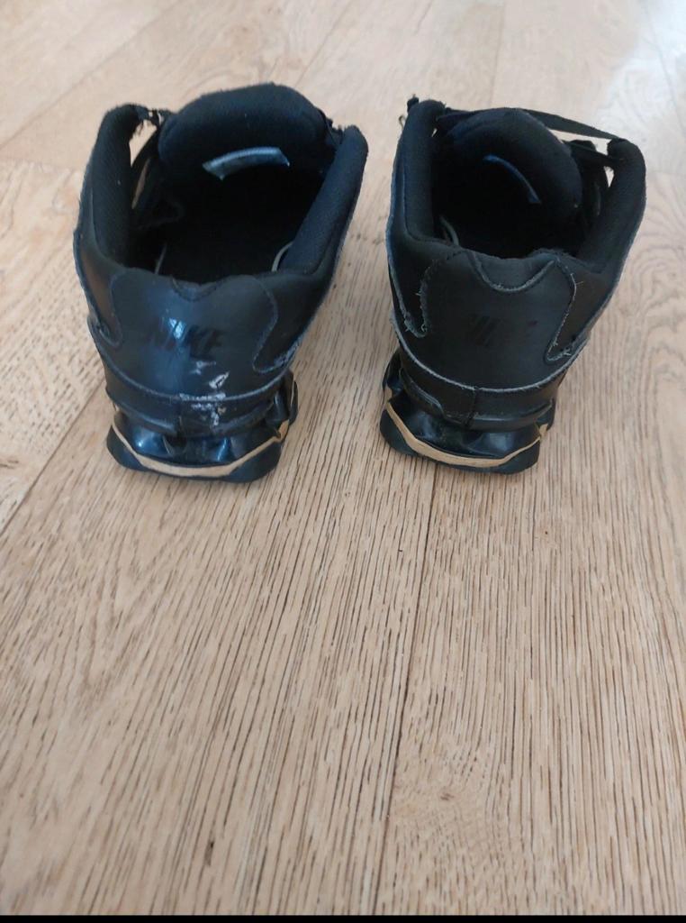 Nike schoenen zwart met goud, Ophalen, Gedragen, Zwart, Sneakers of Gympen
