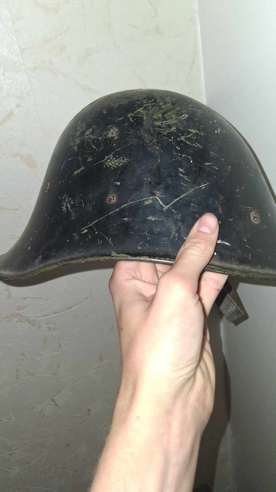 Doorgebruikte nederlandse M27 helm, Verzamelen, Ophalen of Verzenden, Landmacht, Nederland, Helm of Baret