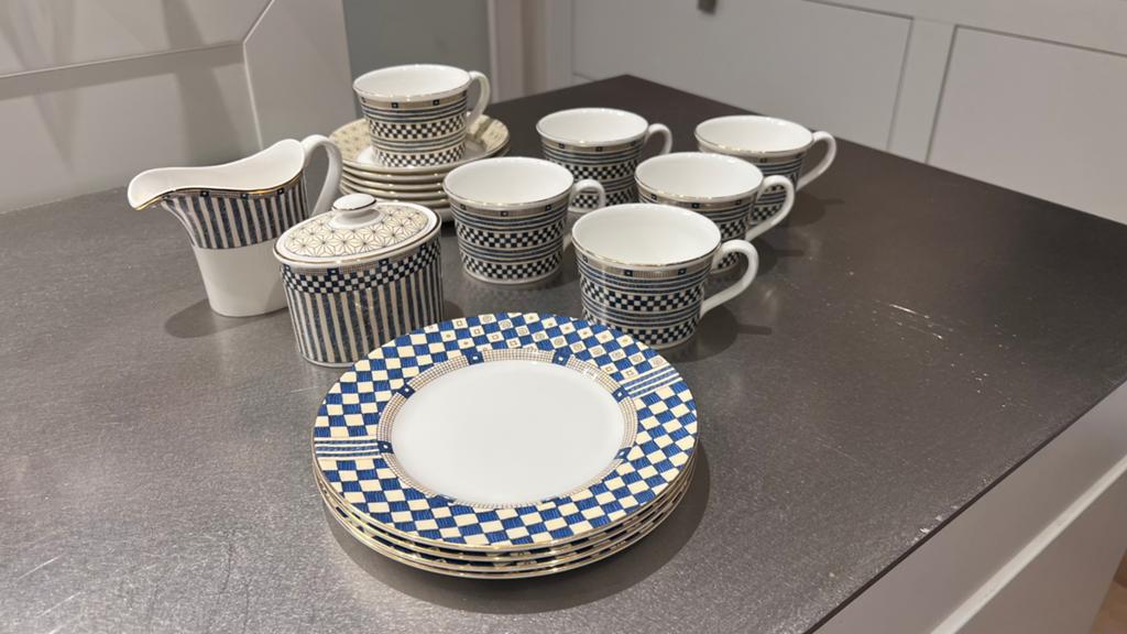 Wedgewood Samurai thee servies, Ophalen