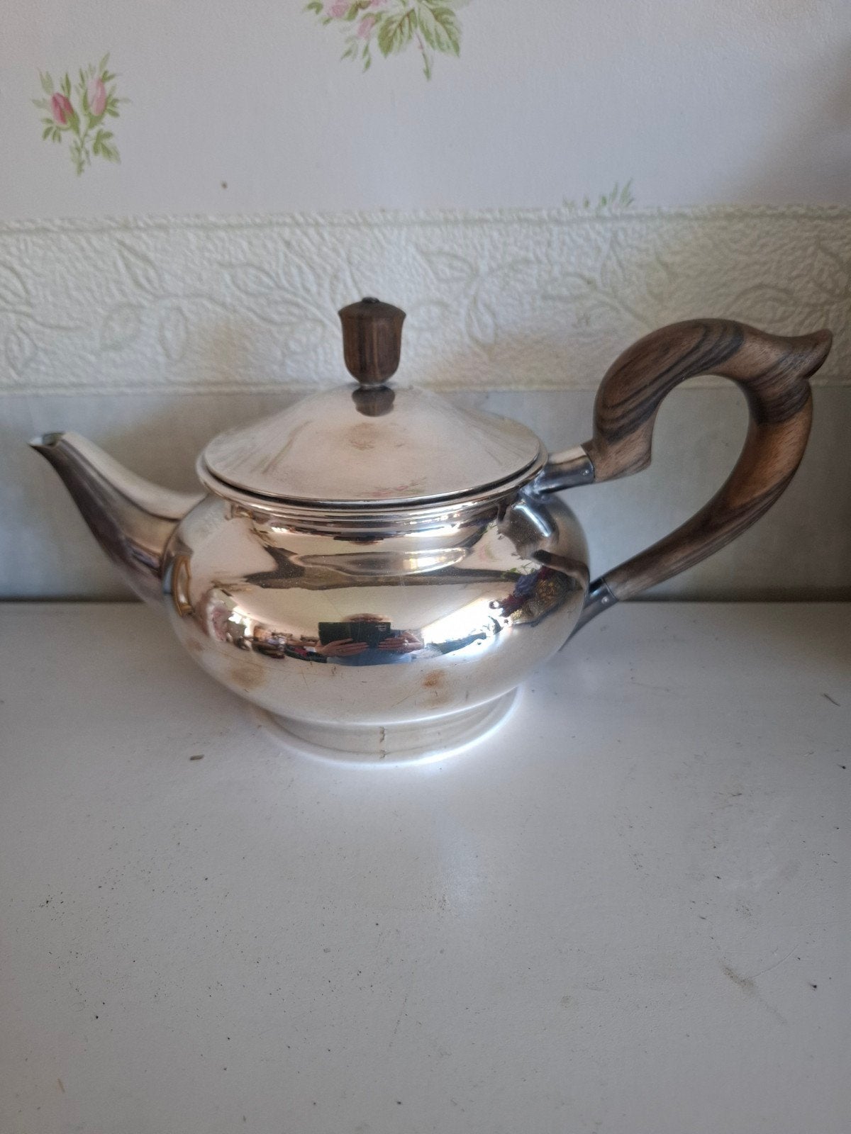 Vintage Zilverkleurige Theepot met Houten Handvat, Ophalen of Verzenden, Zilver