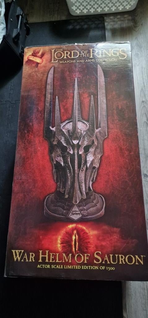 United Cutlery Helm Of Sauron UC2941 1:1 schaal, Verzamelen, Ophalen of Verzenden, Zo goed als nieuw
