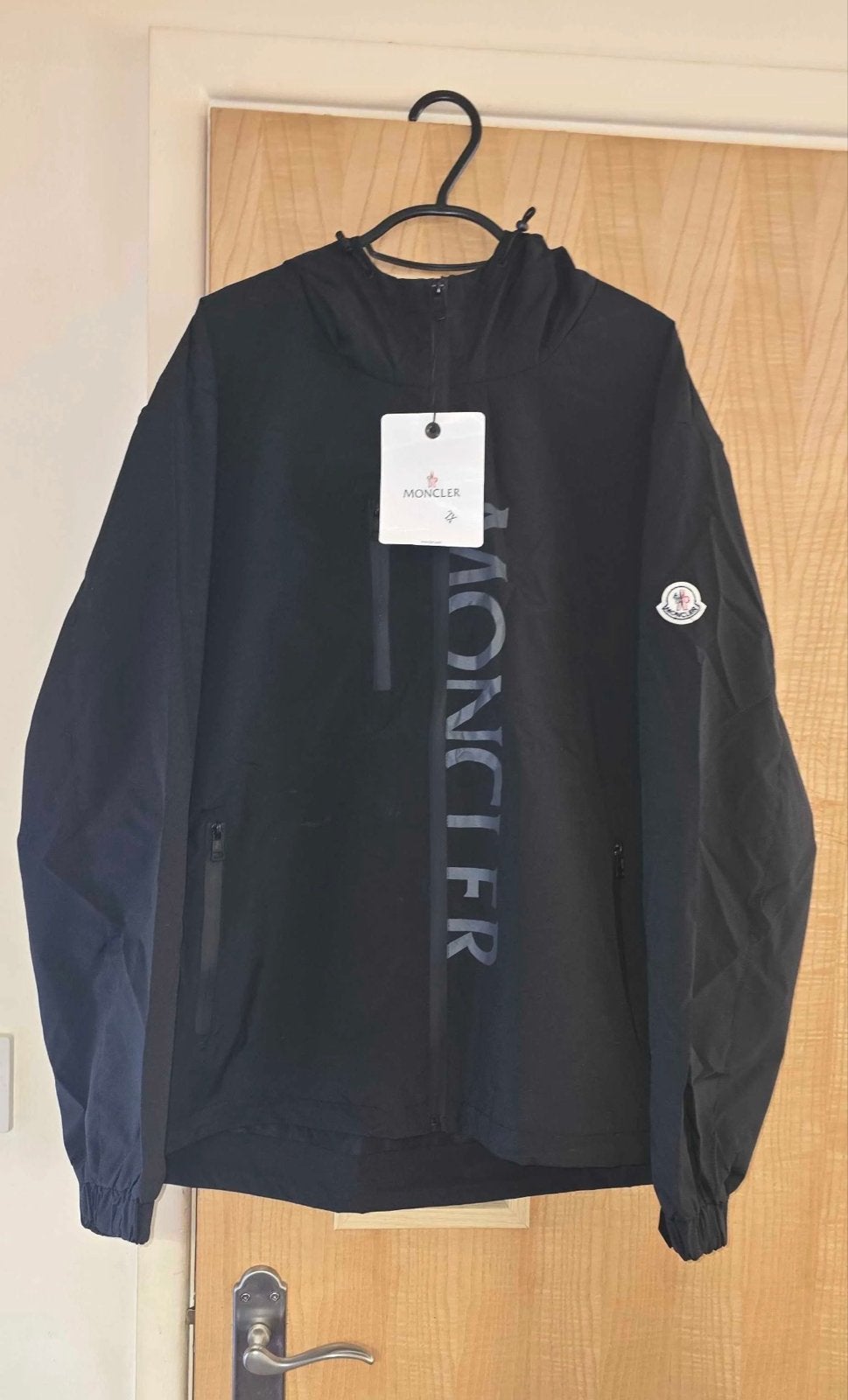 Moncler jas met capuchon - Zwart en Beige, Ophalen of Verzenden, Zo goed als nieuw, Overige maten, Zwart