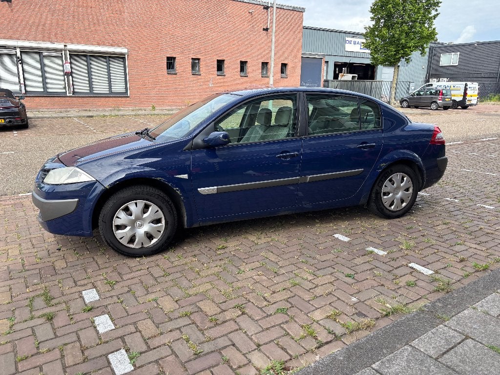 Renault Mégane 1.6 16V Sedan AUT 2006 Blauw, Auto's, 1250 kg, 4 cilinders, Blauw, Origineel Nederlands
