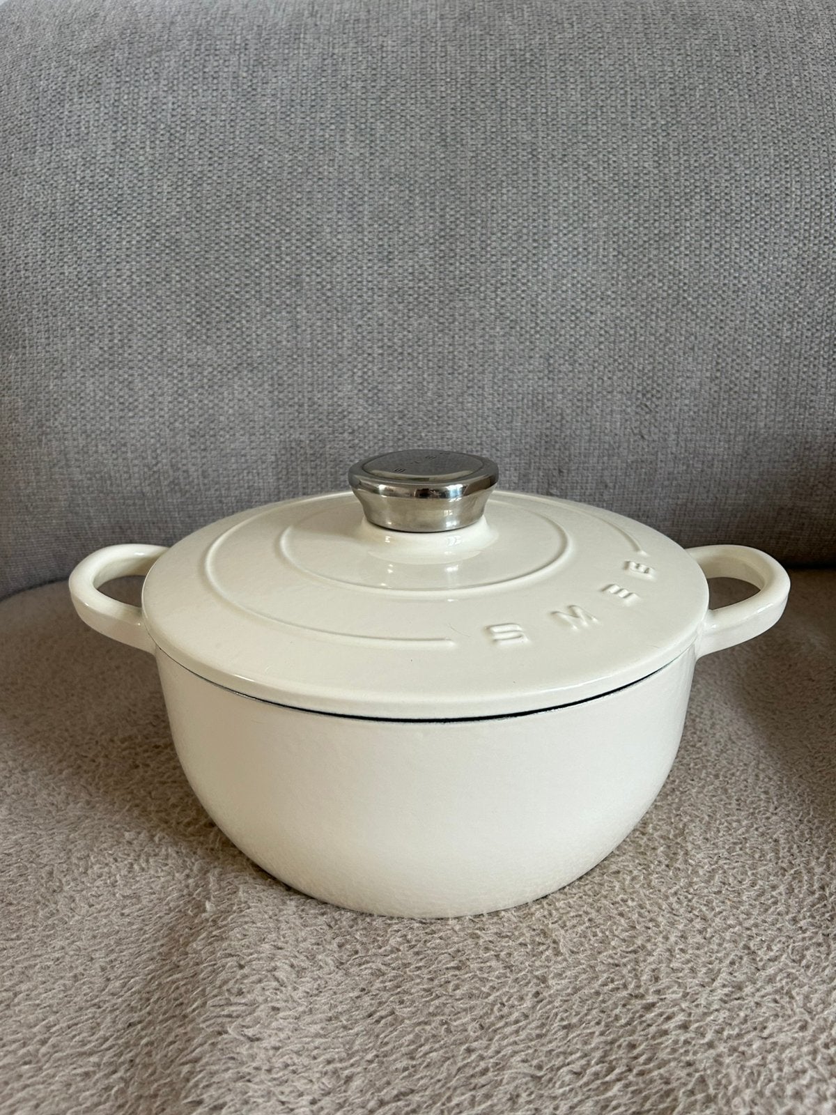 Smeg creme wit gietijzeren pan, Huis en Inrichting, Keuken | Potten en Pannen, Ophalen, Zo goed als nieuw, Gietijzer