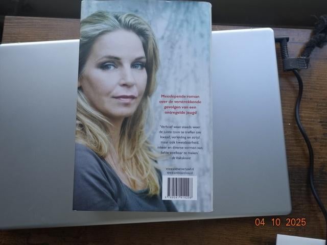 Tegenlicht....Esther Verhoef, Ophalen, Zo goed als nieuw, Nederland