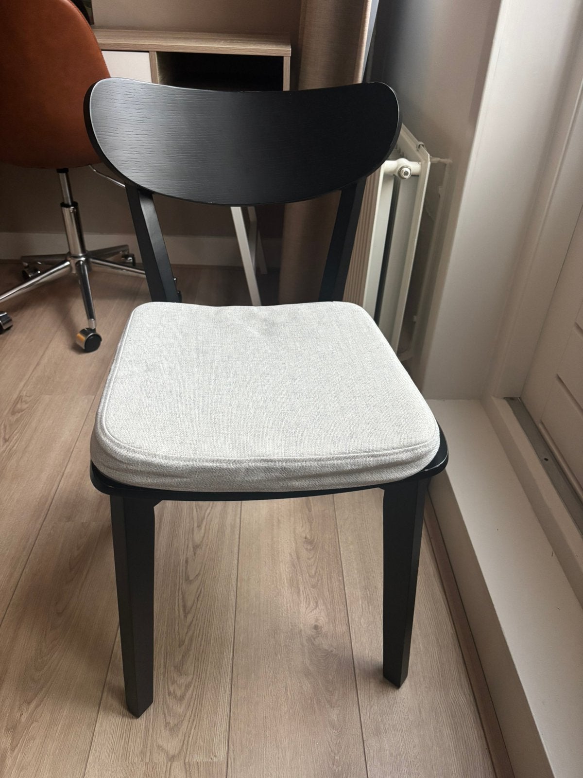 4 zwarte houten eetkamerstoelen, Huis en Inrichting, Ophalen, Zwart, Zo goed als nieuw, Vier