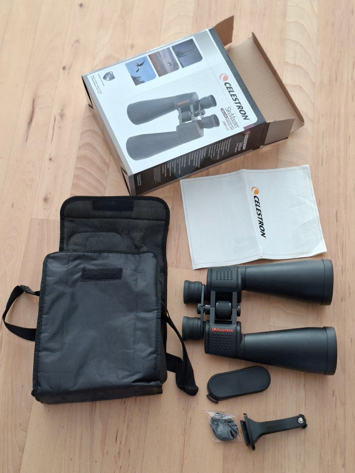 Celestron SkyMaster 15x70 Verrekijker, 12 tot 20x, Zo goed als nieuw, Met hoes of tas, Porro (met knik)