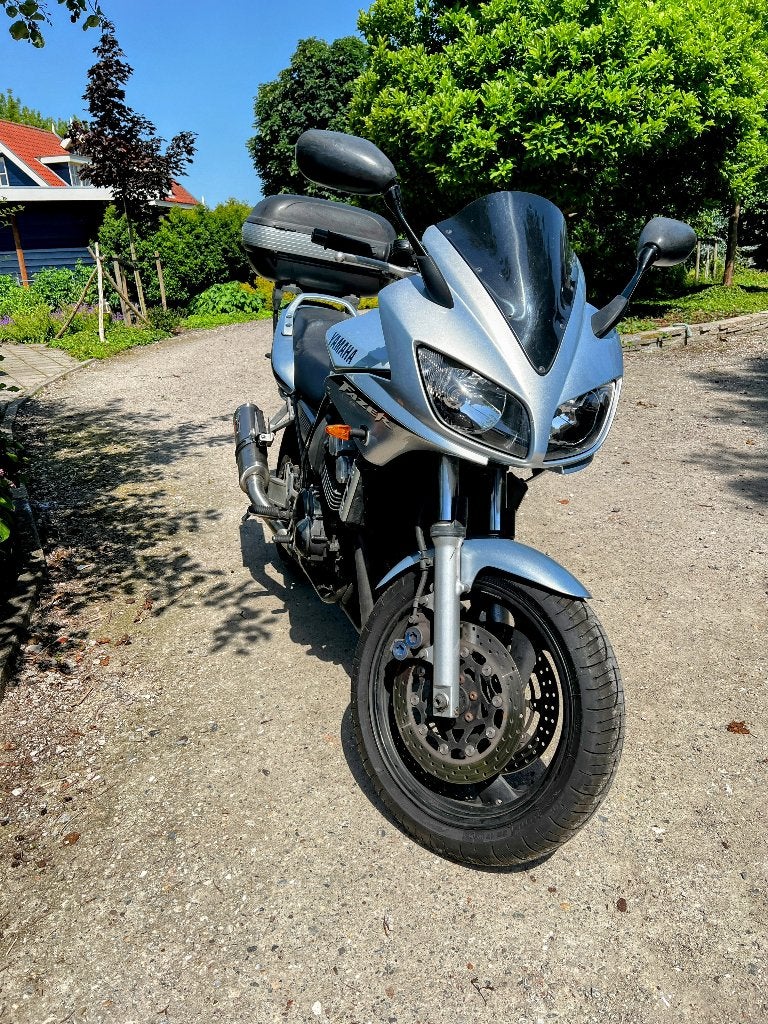 Yamaha Fazer 600 (2004) | MIVV Uitlaat | Givi topkoffer, Motoren, Sportuitlaat, 4 cilinders, Motorrijbewijs A, Gebruikt