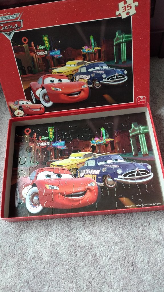 puzzel CARS   35 stukjes, Kinderen en Baby's, Speelgoed | Kinderpuzzels, Ophalen of Verzenden, 10 tot 50 stukjes, Zo goed als nieuw