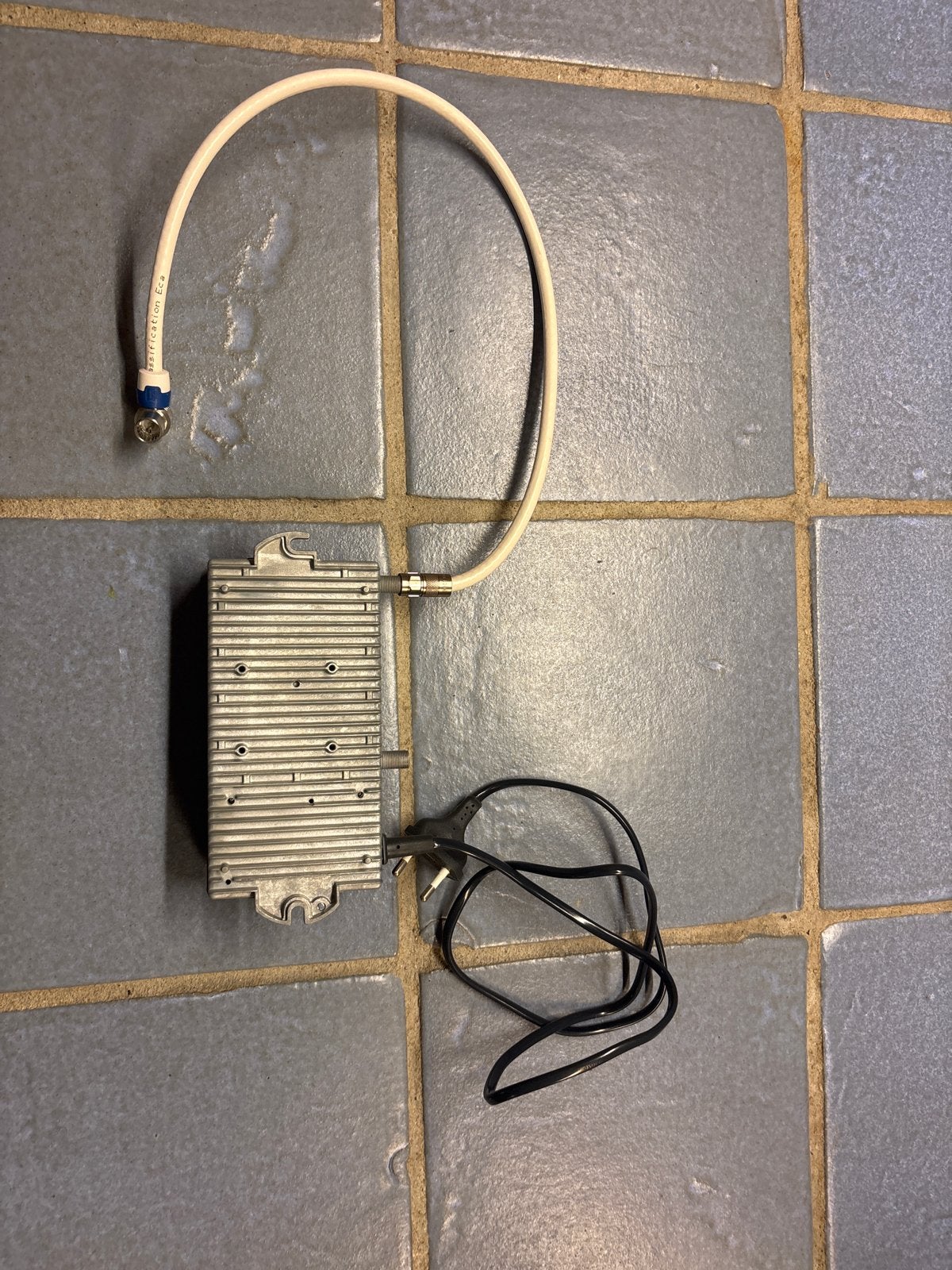 Hirschmann GHV 820 A eco-power huisversterker, Ophalen of Verzenden, Gebruikt, Minder dan 2 meter, Coaxiale kabel
