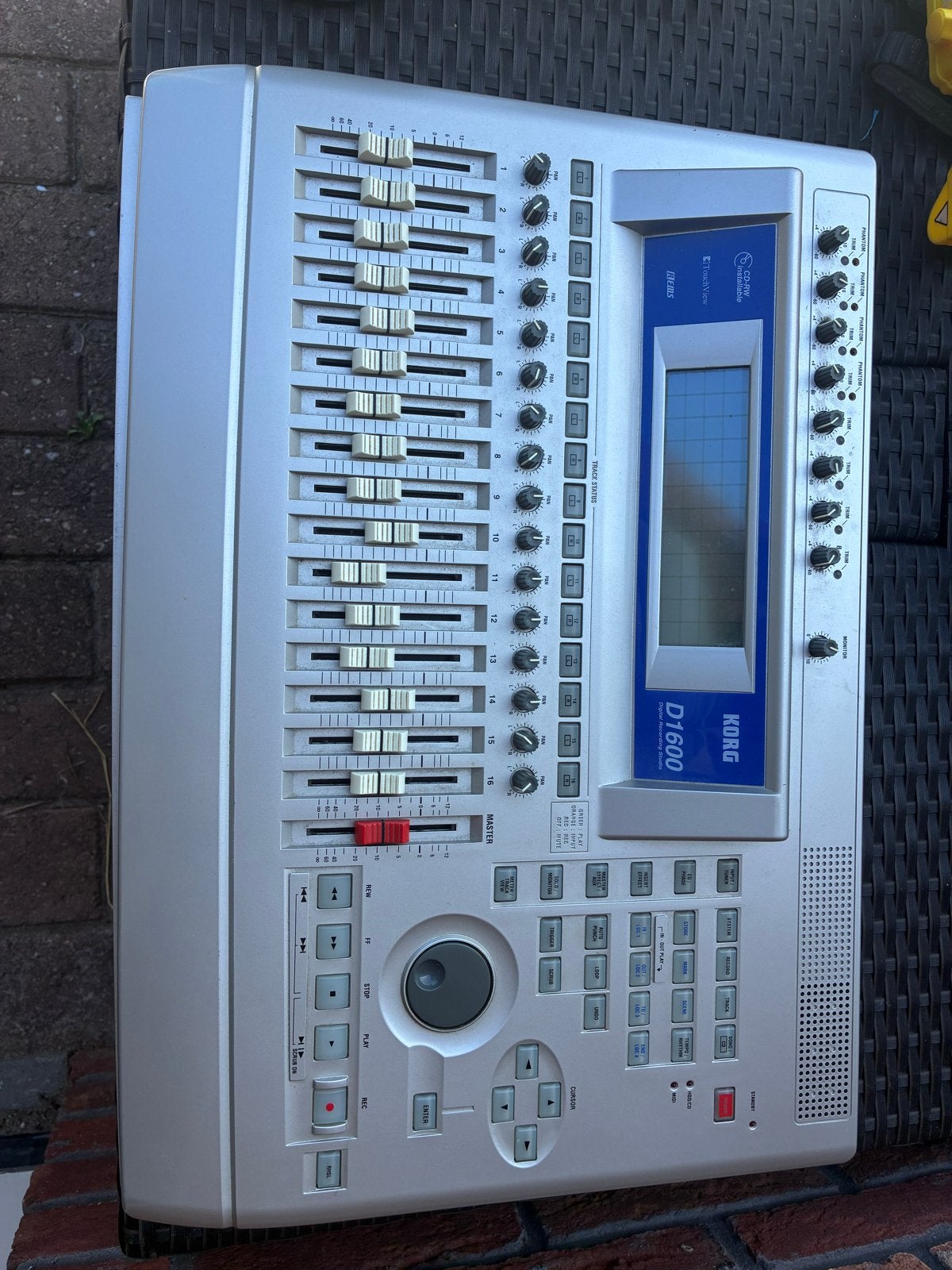 Korg D1600 Digitale Opnamestudio - Perfect voor Muzikanten, Ophalen of Verzenden, Gebruikt, 10 tot 20 kanalen, Microfooningang