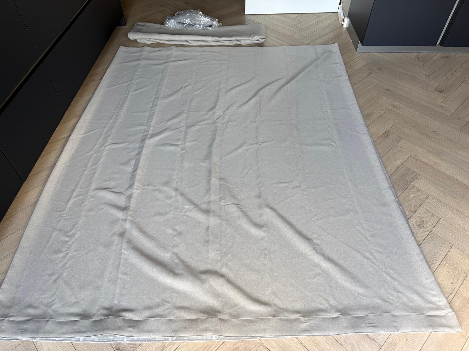 1 groot beige gordijnen waveplooi helemaal nieuw, Huis en Inrichting, Ophalen, 380 cm, Overige merken, Verduisterend