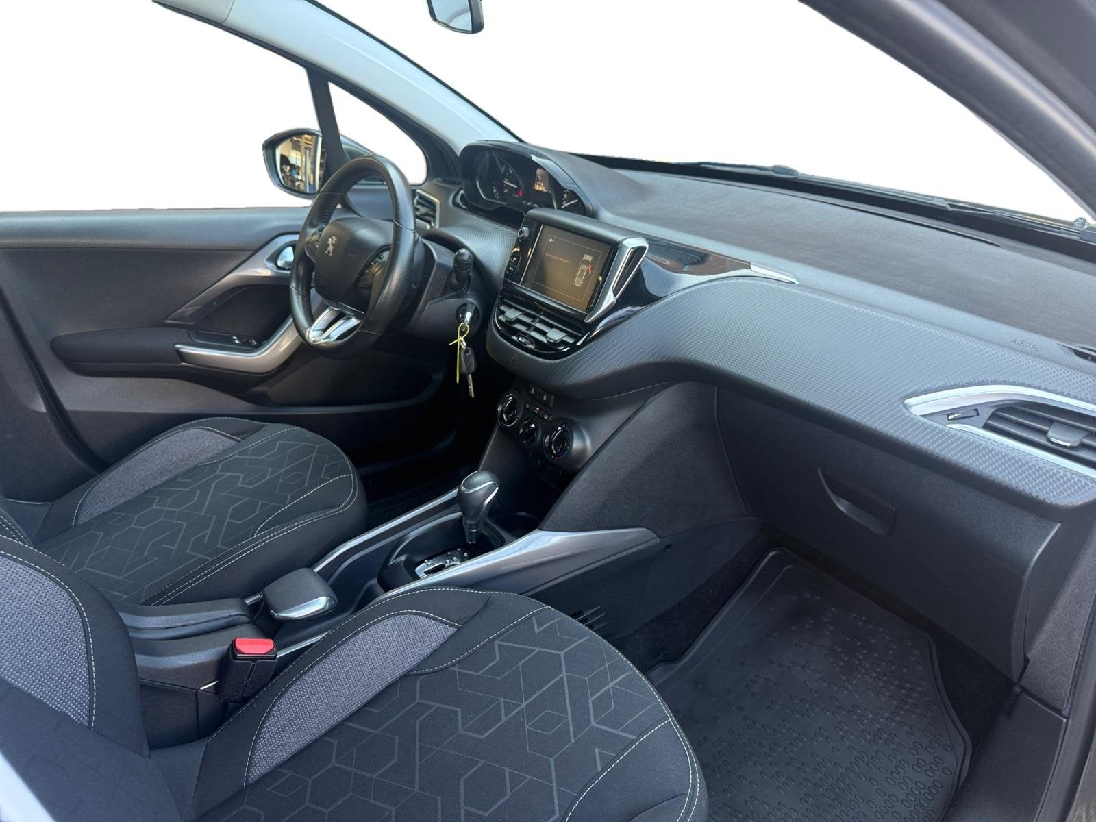Peugeot 2008 1.2 PureTech Active | Achteruitrijcamera | Appl, Automaat, SUV of Terreinwagen, Zilver of Grijs, Benzine