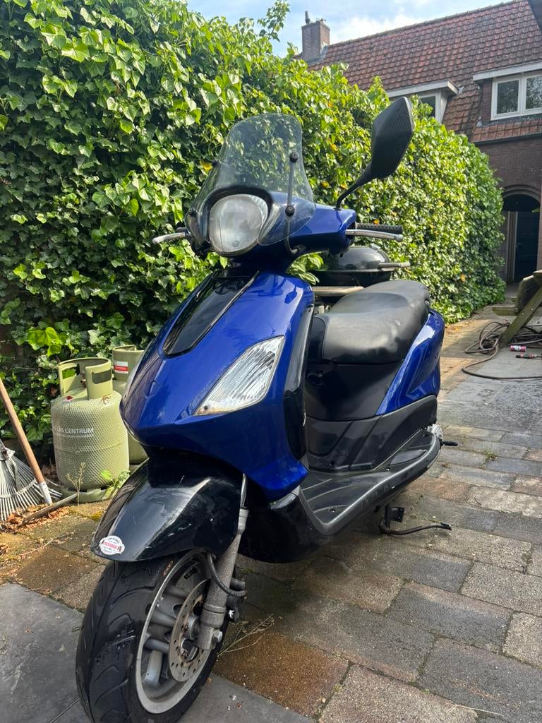 Scooter piaggio fly 4tk, Fietsen en Brommers, Ophalen, Gebruikt, Benzine, Piaggio