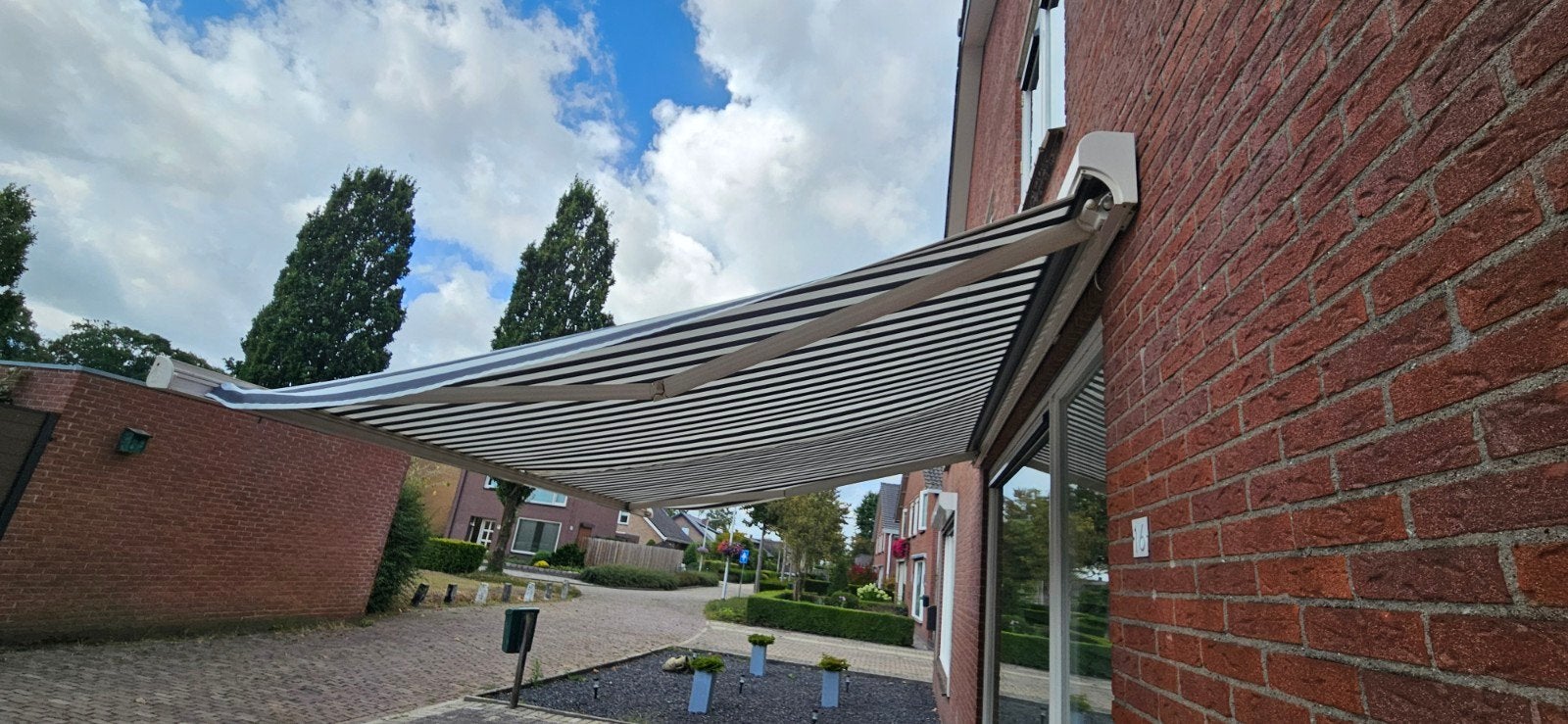 Brustor Knikarmscherm - 4 meter breed, blauw/wit gestreept, Ophalen, Gebruikt, Elektrisch, 150 tot 300 cm
