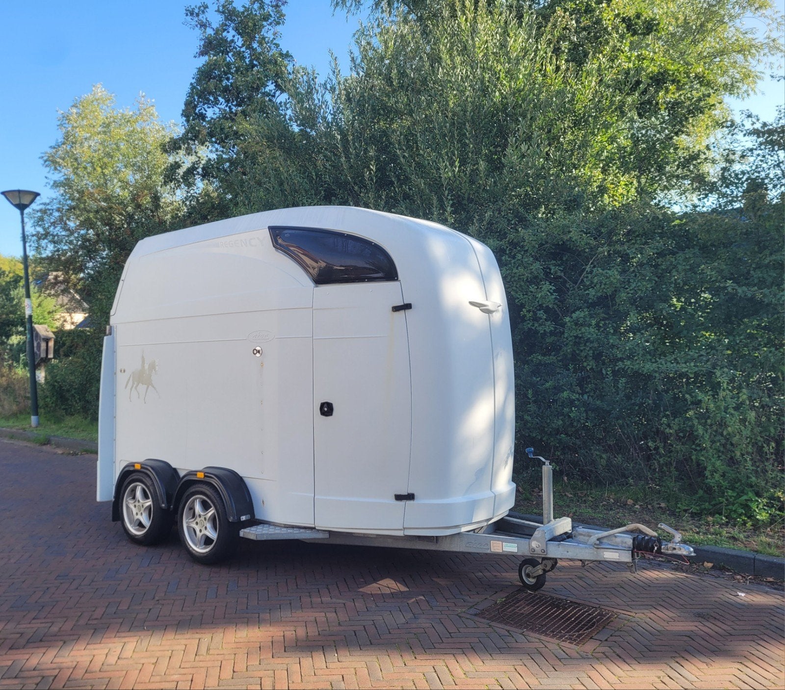 Atec Regency polyester 2 paards zadelkamer aluminium bodem, Dieren en Toebehoren, Paarden en Pony's | Trailers en Aanhangwagens