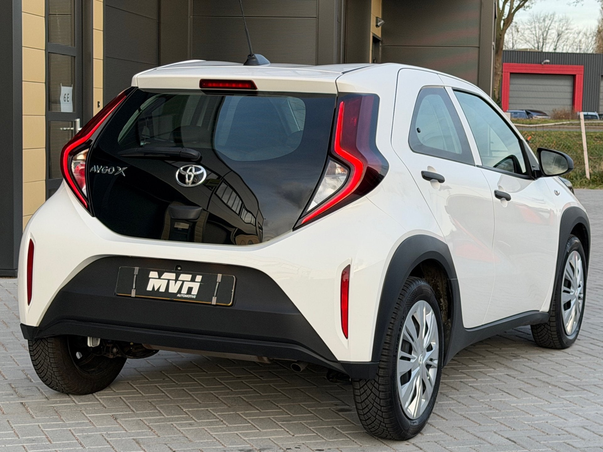 Toyota Aygo X 1.0 VVT-i MT - Airco - 17'' - Navi - 80.000 KM, Stof, 4 stoelen, Origineel Nederlands, Handgeschakeld