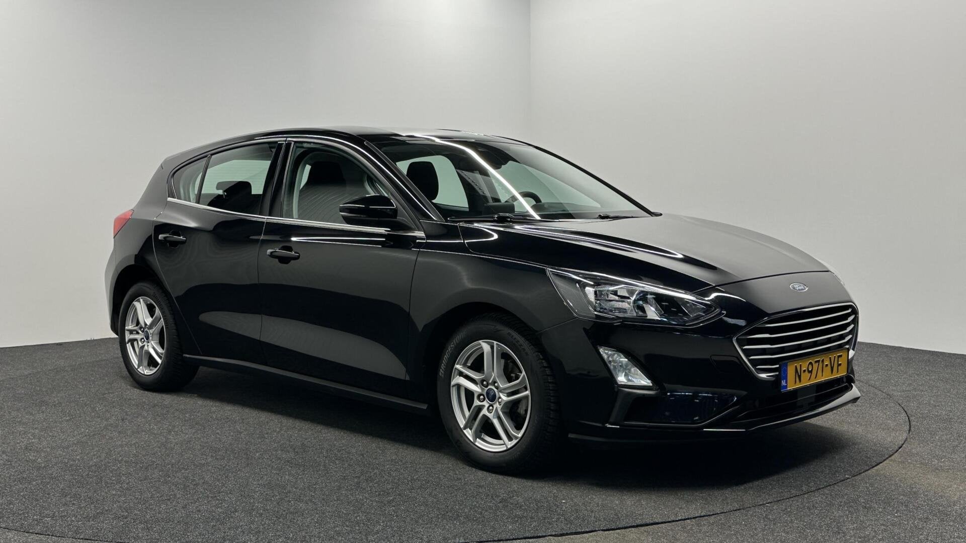 Ford Focus 1.0 EcoBoost Hybrid Trend Edition Business CAMERA, Auto's, Ford, Stof, Gebruikt, Met garantie (alle), Zwart
