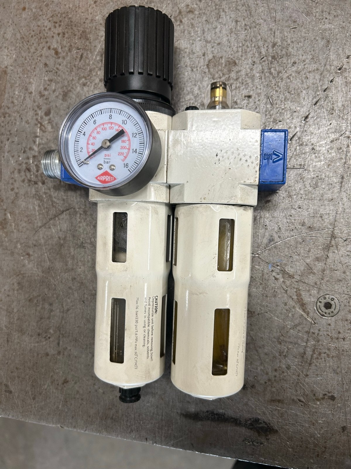 Drukregelaar met waterafscheider en manometer, Ophalen, Gebruikt, Minder dan 200 liter/min, 10 bar of meer