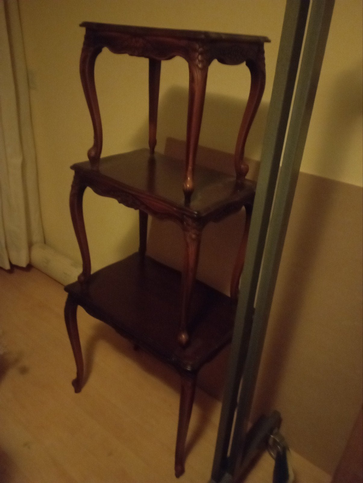 Mooi etage kastje bewerkt., Ophalen