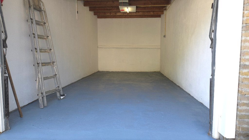 Ruime garagebox ~18m2 in Zeist te huur in rustige omgeving