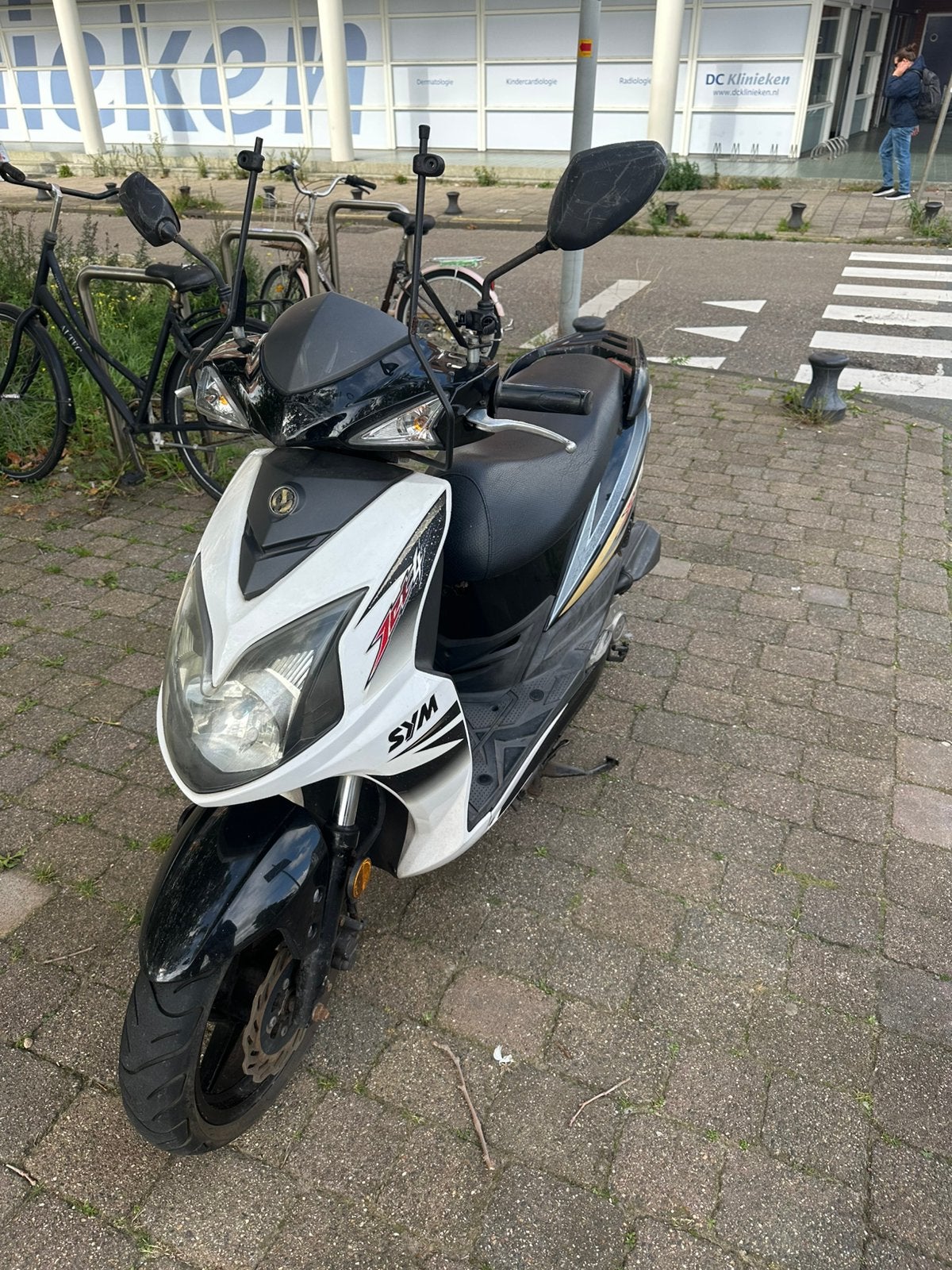SYM Jet 4 50 / AD05W + 2 Helmets, Fietsen en Brommers, Ophalen, Gebruikt, Overige typen, SYM