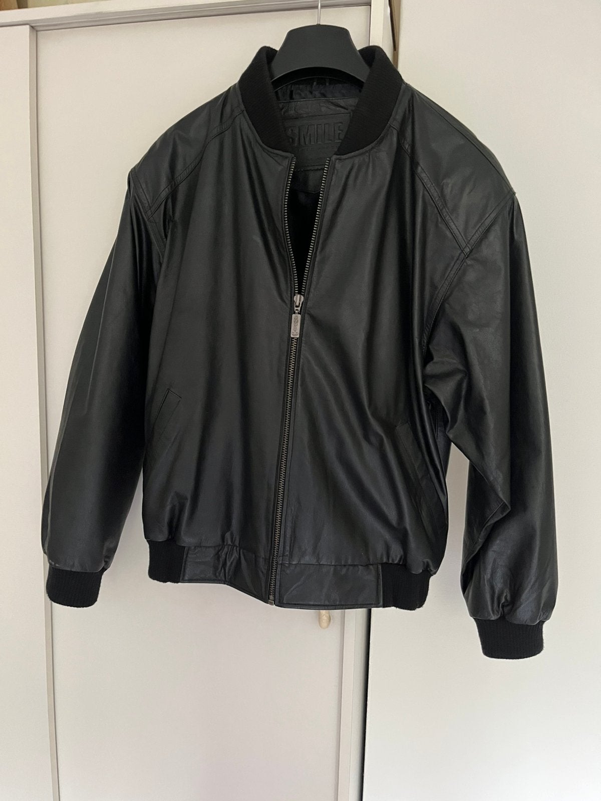Vintage zwart leren heren jack Smile by Leo Boy Since 1961, Ophalen, Zo goed als nieuw, Maat 48/50 (M), Zwart