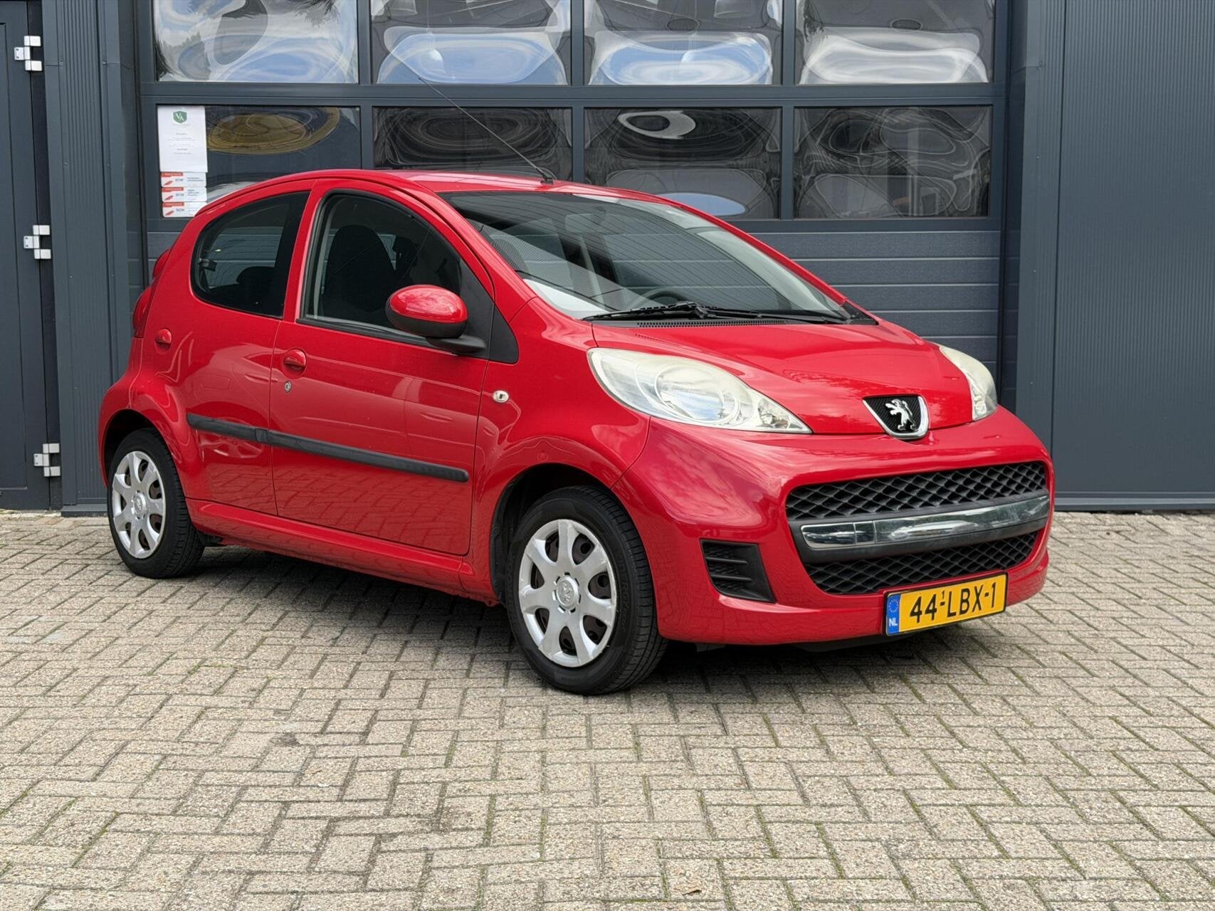 Peugeot 107 1.0-12V XS, Voorwielaandrijving, Gebruikt, 4 stoelen, 68 pk